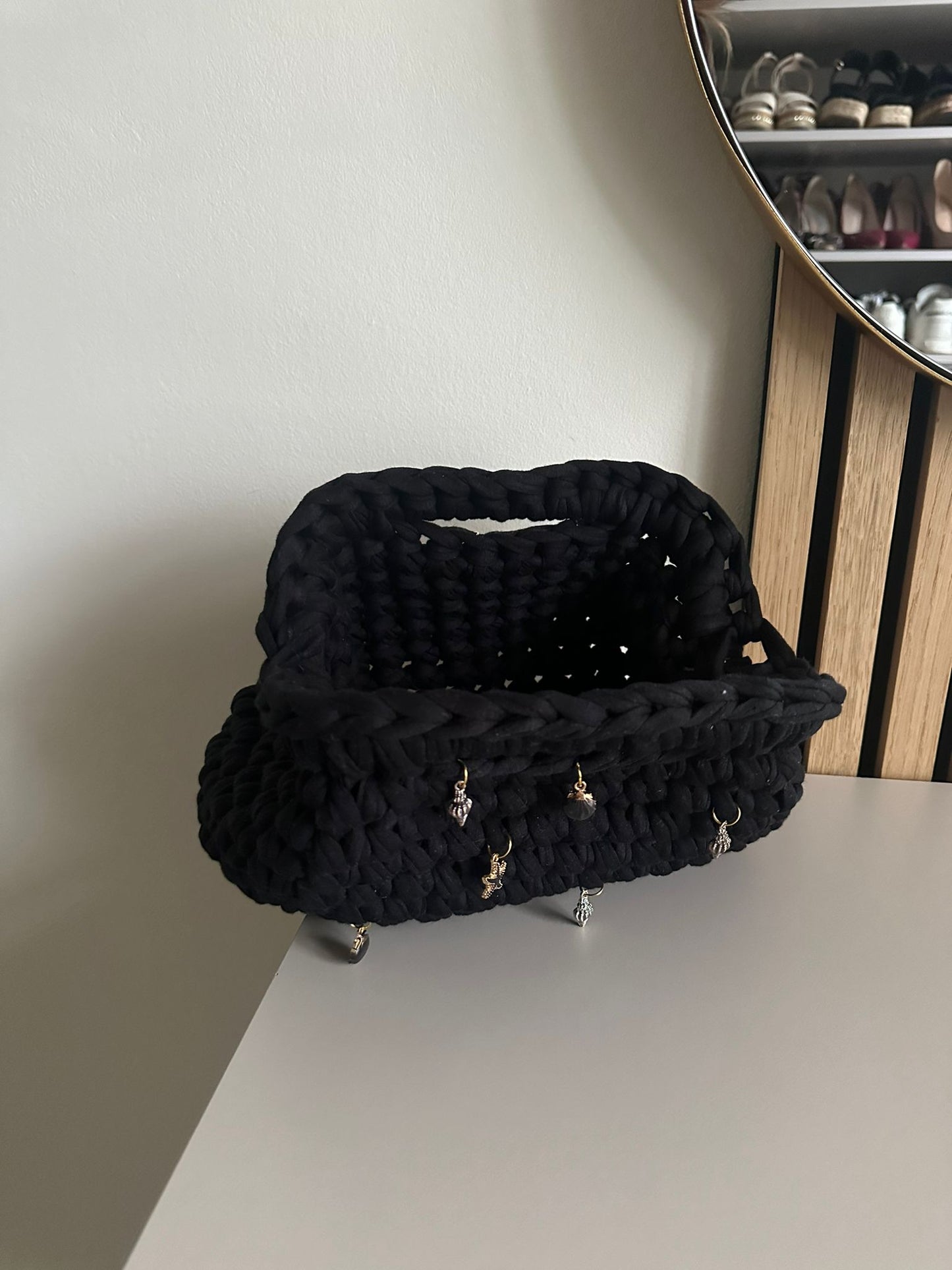 Small Magnetic Clutch Bag - Pitch